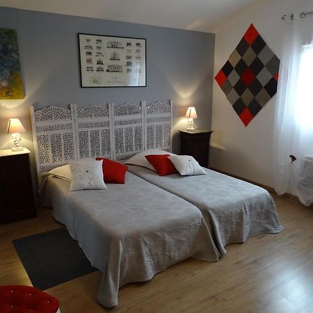 Une Chambre En Ville Savigneux  Номер фото