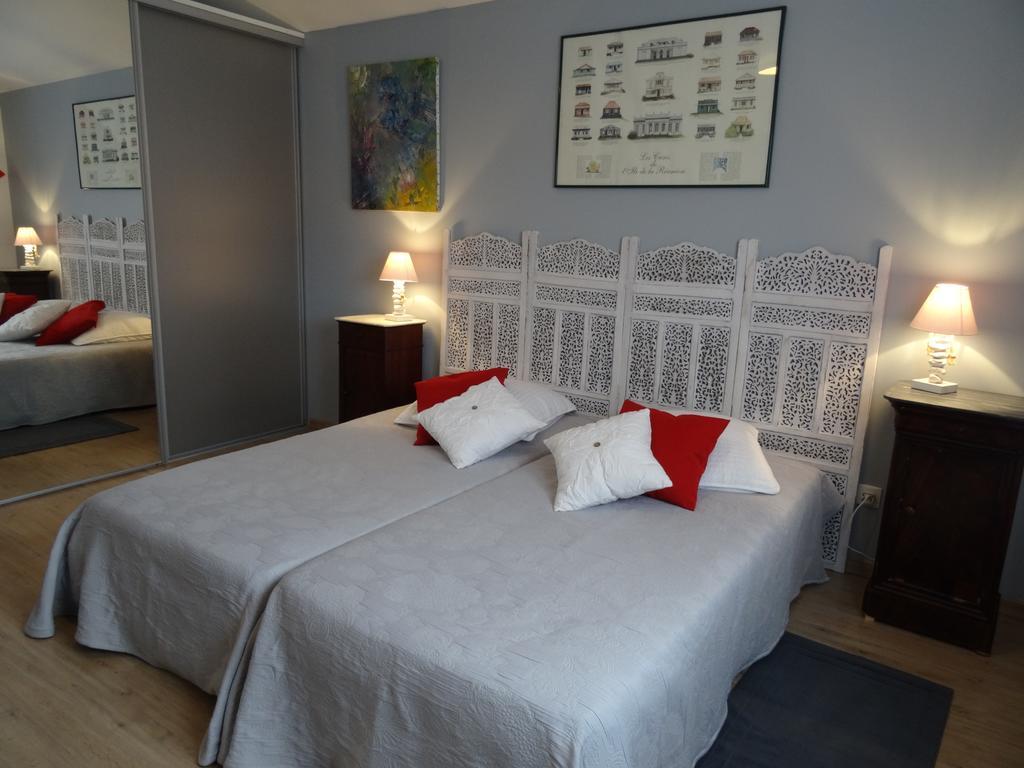 Une Chambre En Ville Savigneux  Екстер'єр фото