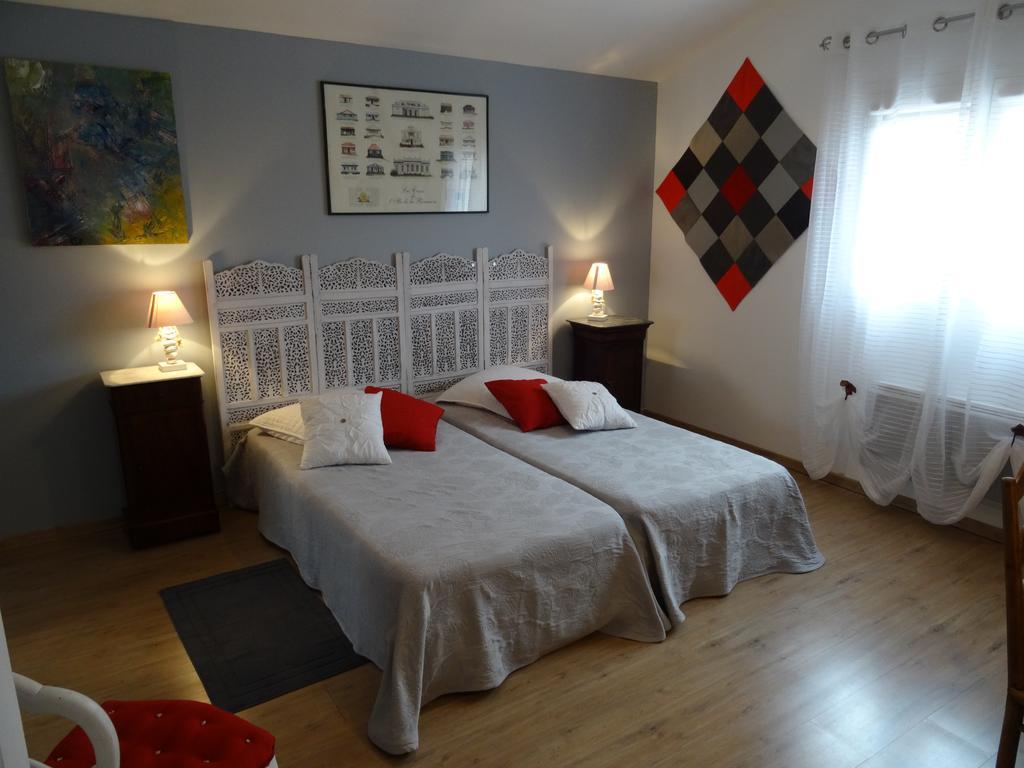 Une Chambre En Ville Savigneux  Номер фото