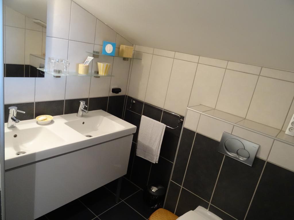 Une Chambre En Ville Savigneux  Номер фото