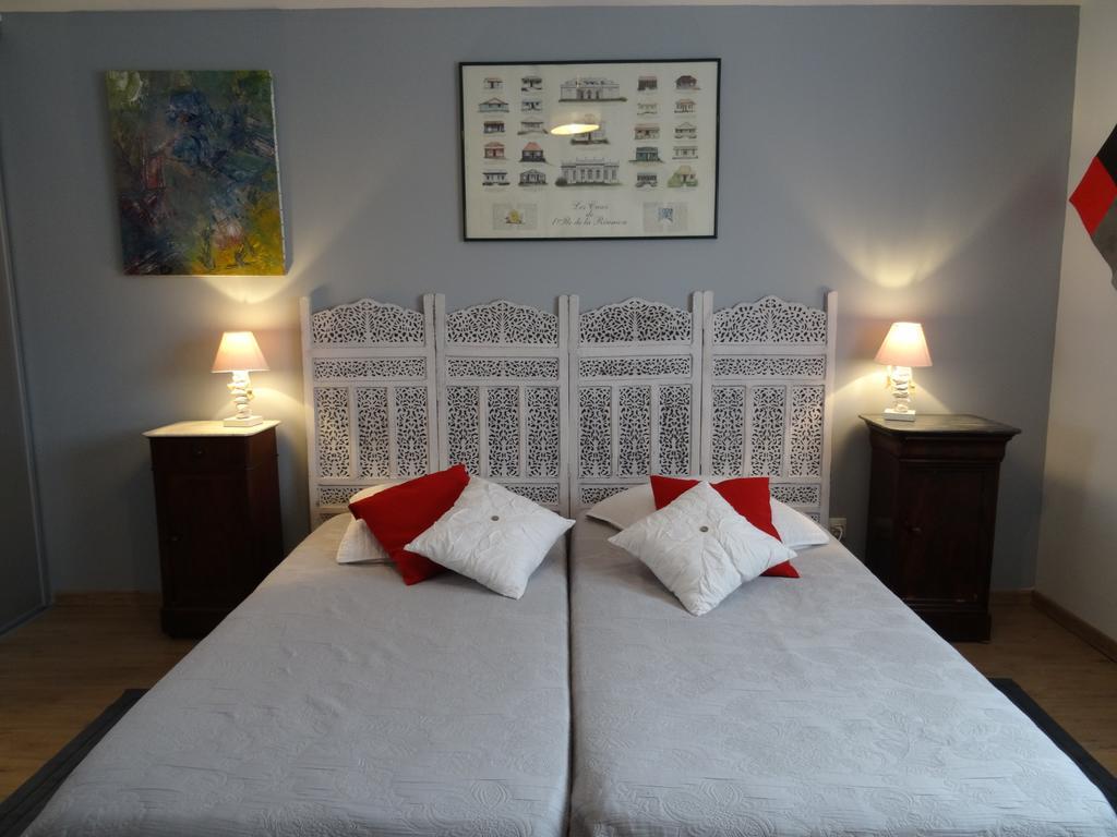 Une Chambre En Ville Savigneux  Номер фото